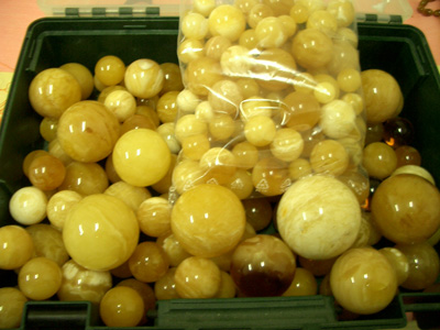 Mix of big and small round amber beads (undrilled) - massive loose beads - huge beads