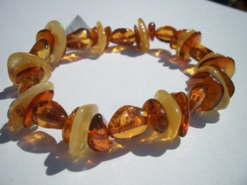 Stretch amber chip bracelet