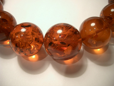 Spangled round amber beads