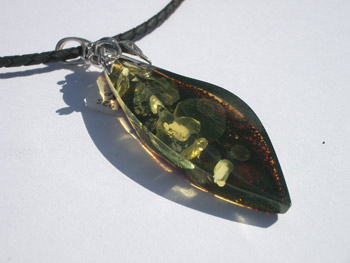 Green faceted Baltic amber pendant - amber pendants is very beautiful - we sell these amber pendants in UK in Germany